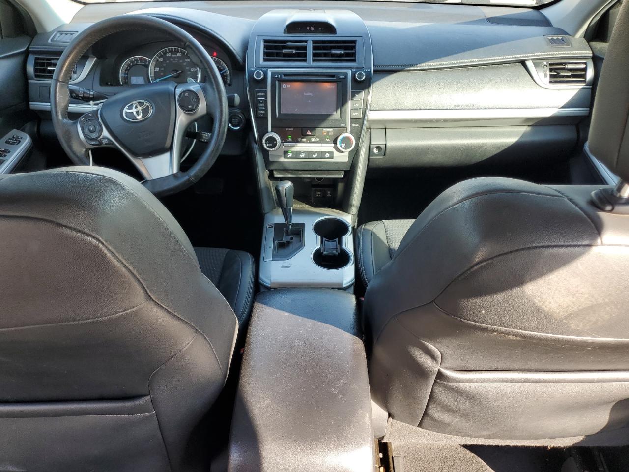 Toyota Camry Base Image 9