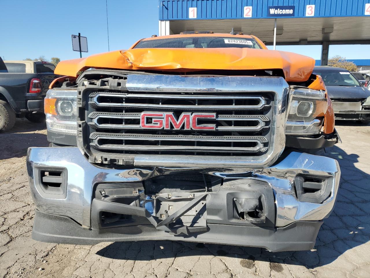 GMC Sierra K2500 Sle Image 2