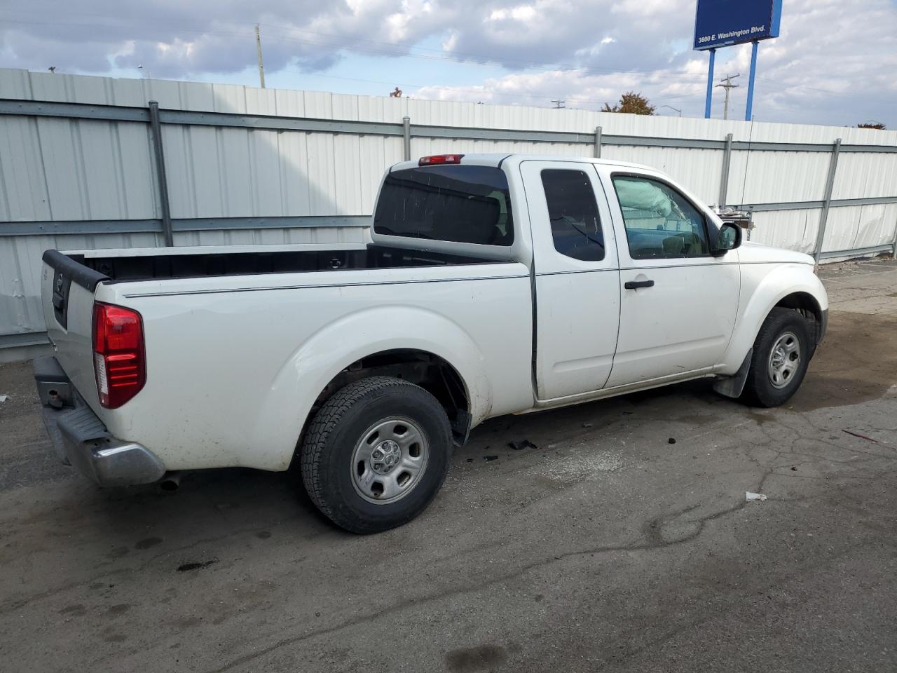 Nissan Frontier S Image 2