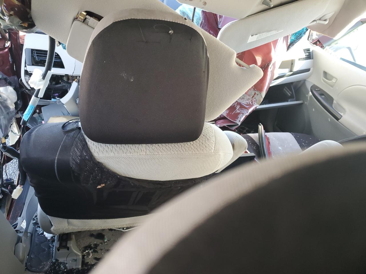 Toyota Sienna Le Image 4