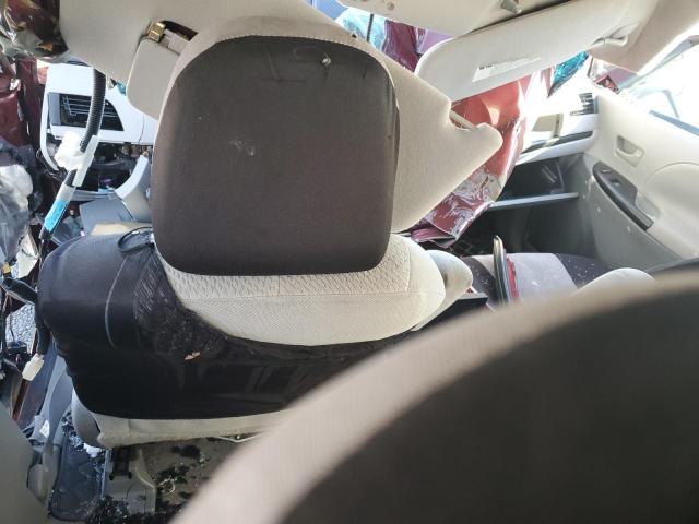 Toyota Sienna Le Image 4