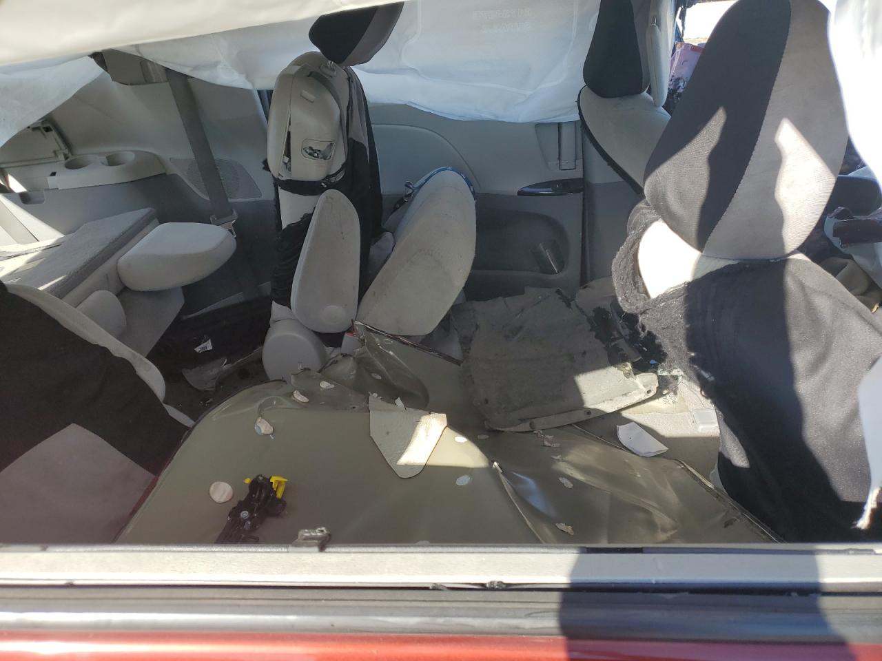 Toyota Sienna Le Image 9