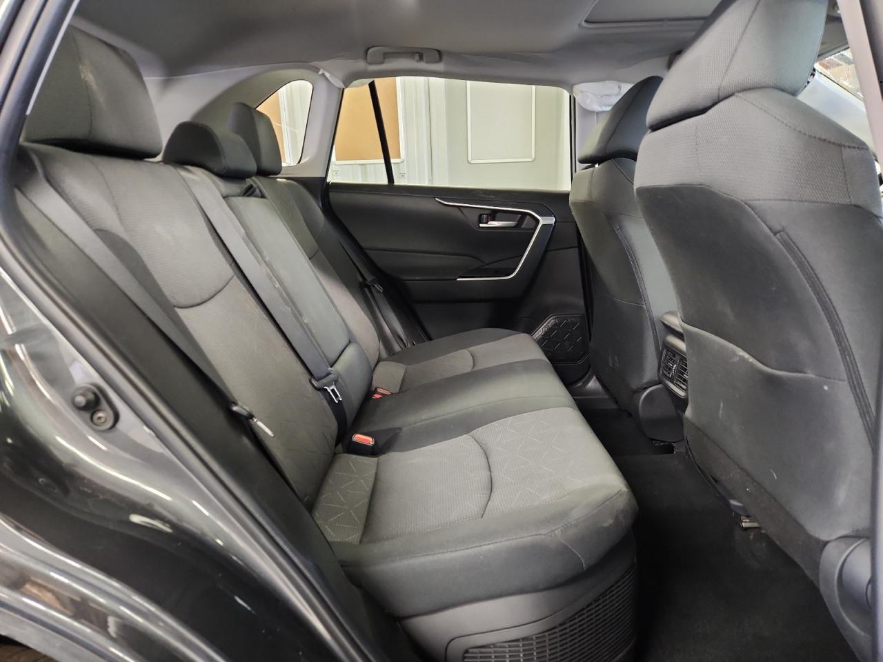 Toyota RAV4 Xle Image 8