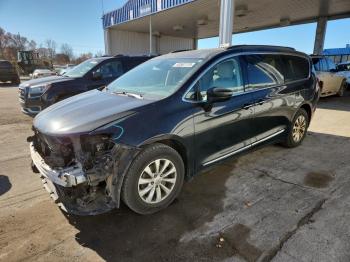  Salvage Chrysler Pacifica