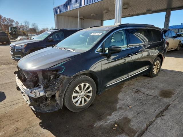  Salvage Chrysler Pacifica