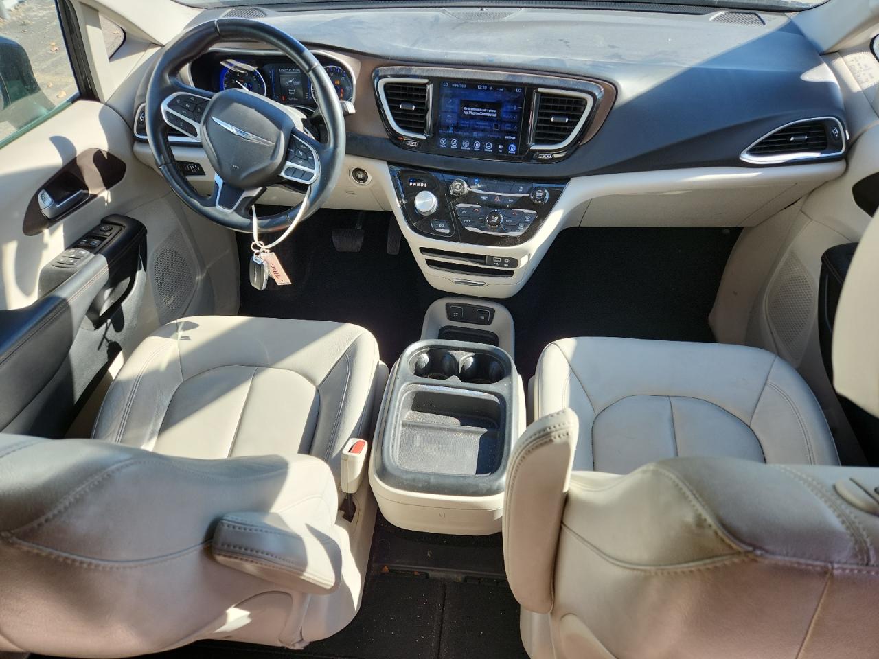 Chrysler Pacifica Touring L Image 6