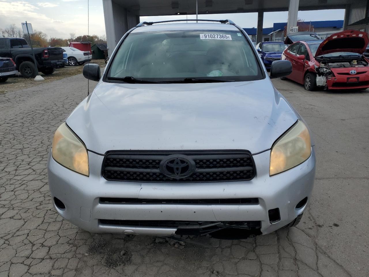 Toyota RAV4 Image 4