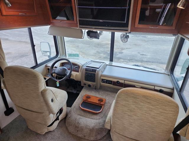 Ford F-550 Super Duty Stripped Chassis Image 9