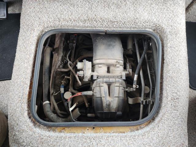 Ford F-550 Super Duty Stripped Chassis Image 6