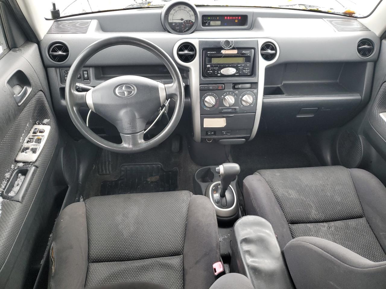 Toyota Scion Xb Image 6