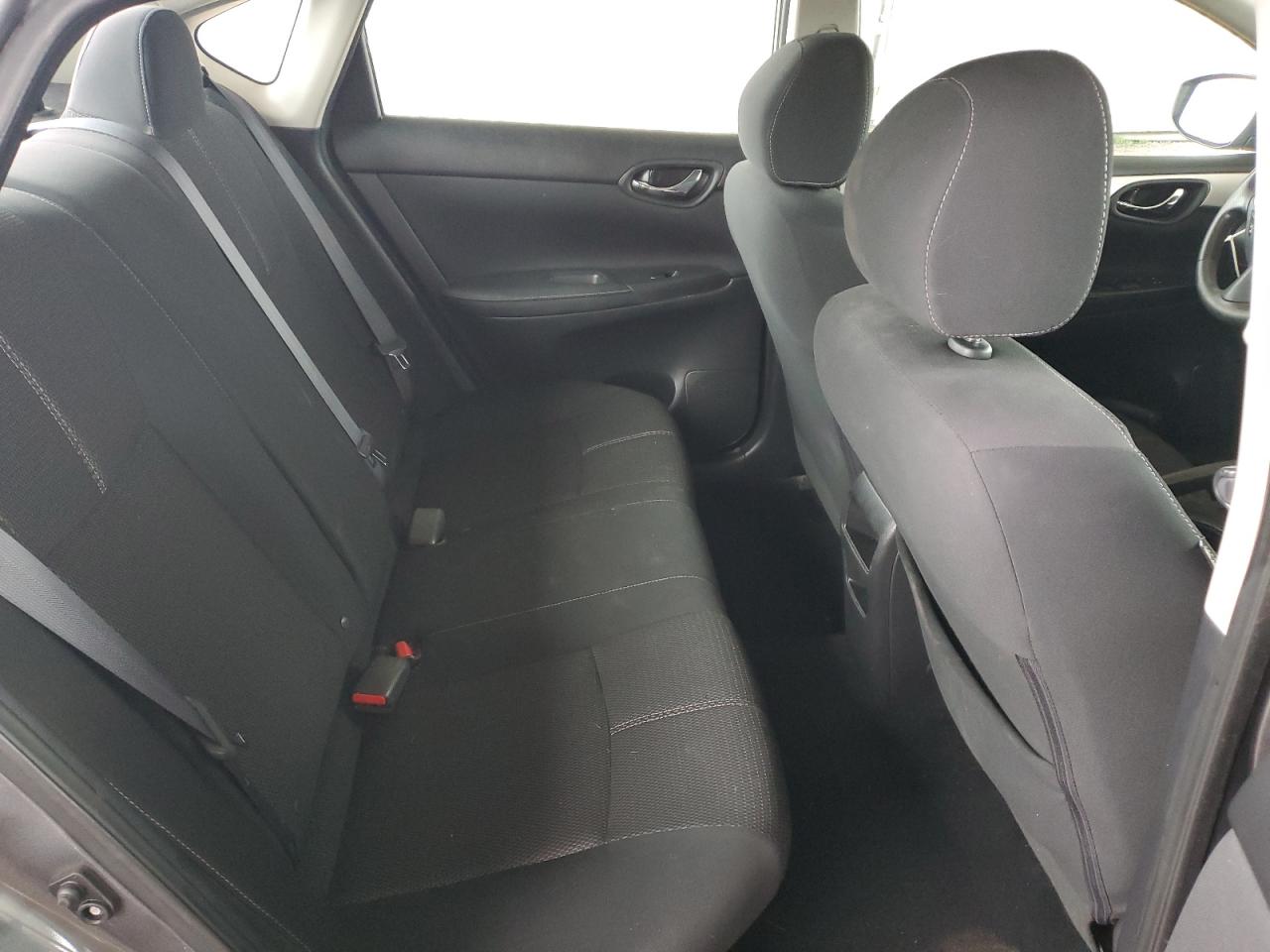 Nissan Sentra S Image 7