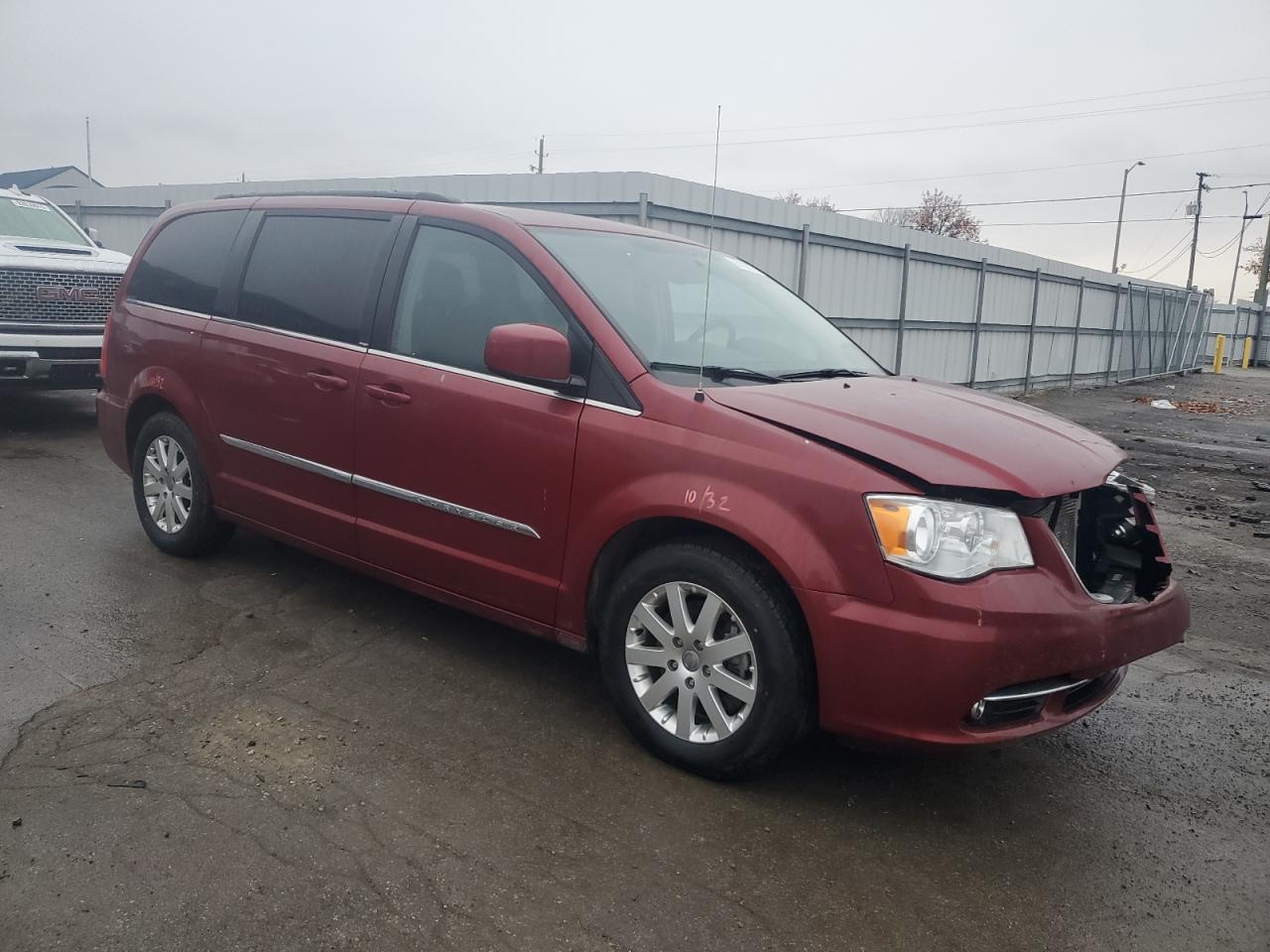 Chrysler Minivan Touring Image 3
