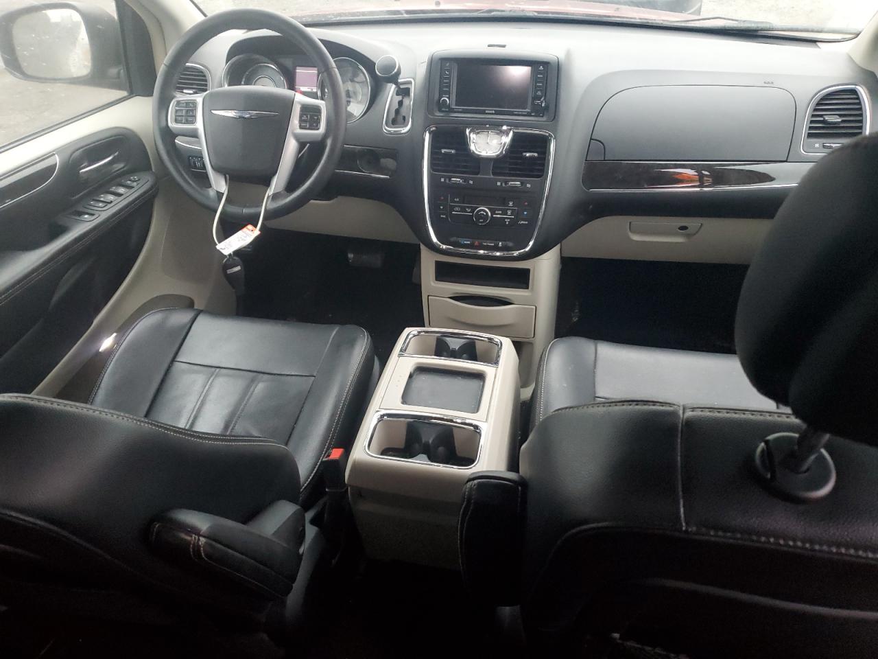 Chrysler Minivan Touring Image 5