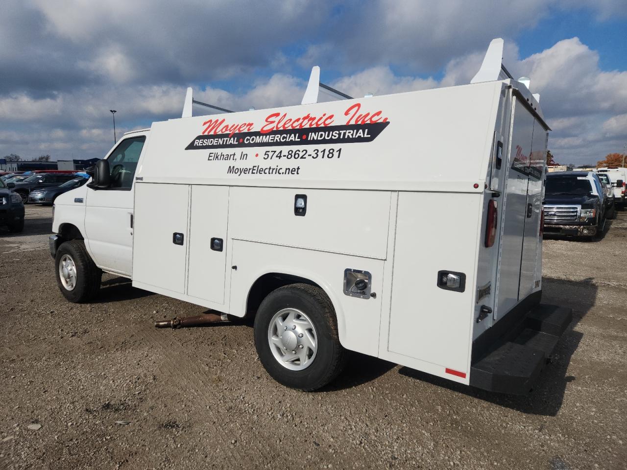 Ford Econoline E350 Super Duty Cutaway Van Image 11