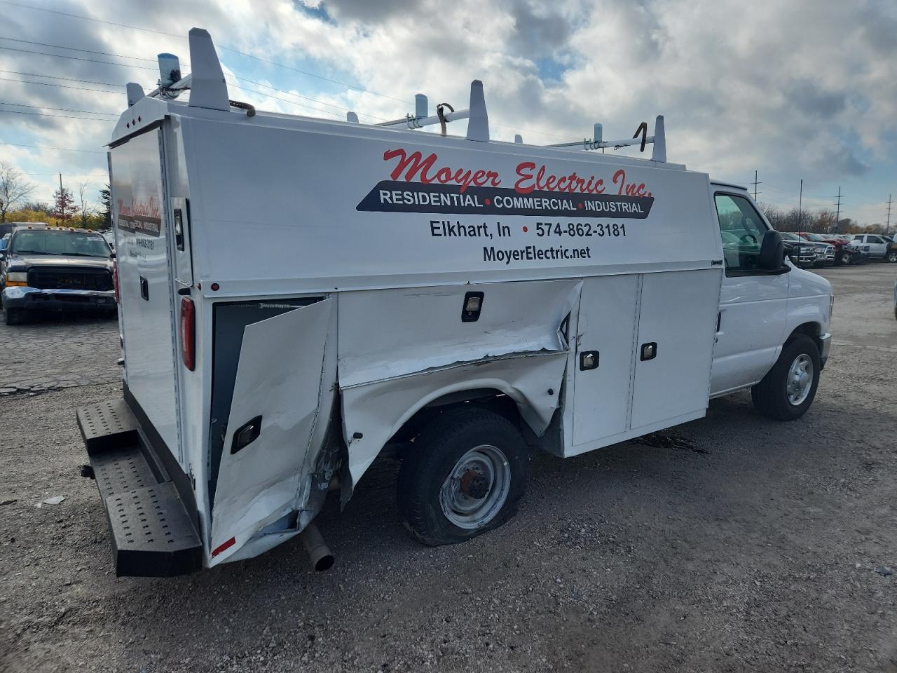 Ford Econoline E350 Super Duty Cutaway Van Image 9