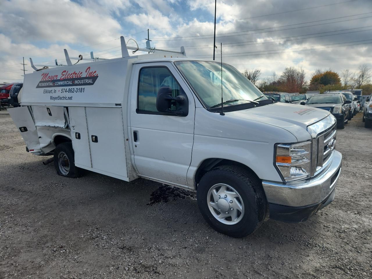 Ford Econoline E350 Super Duty Cutaway Van Image 12