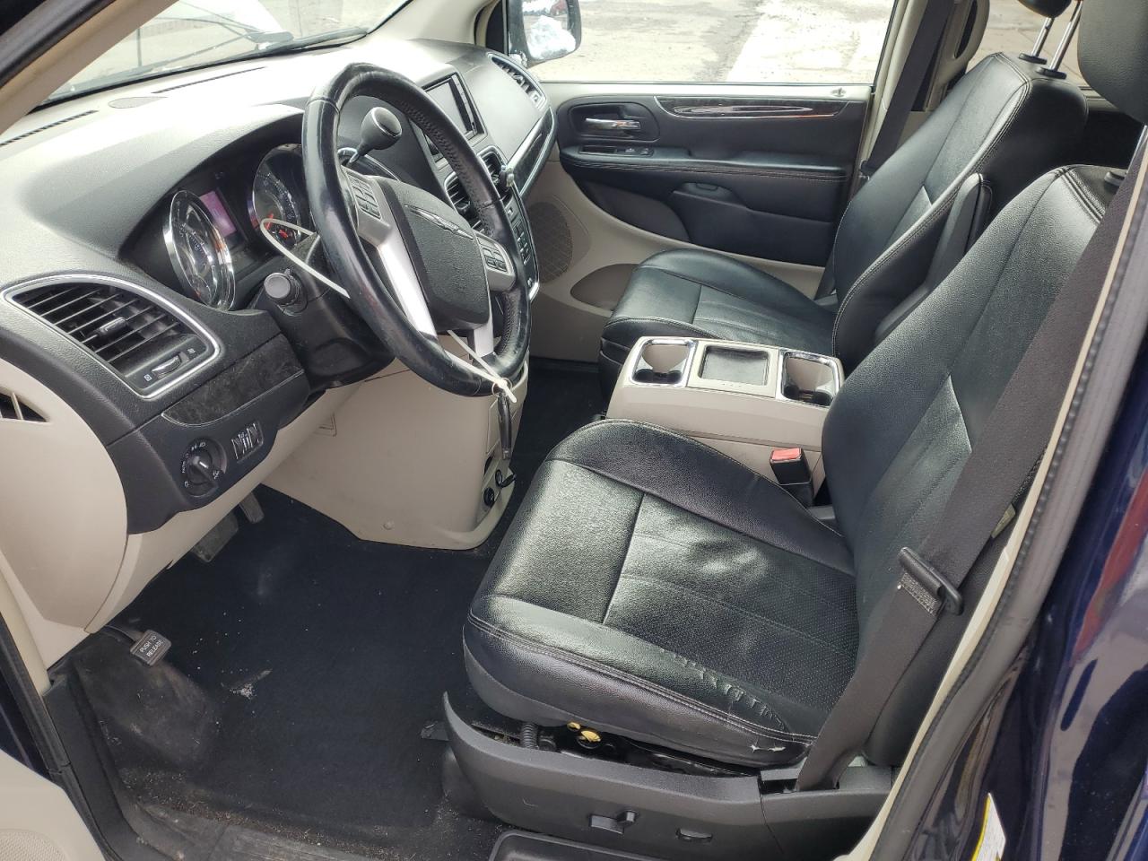 Chrysler Minivan Touring L Image 5