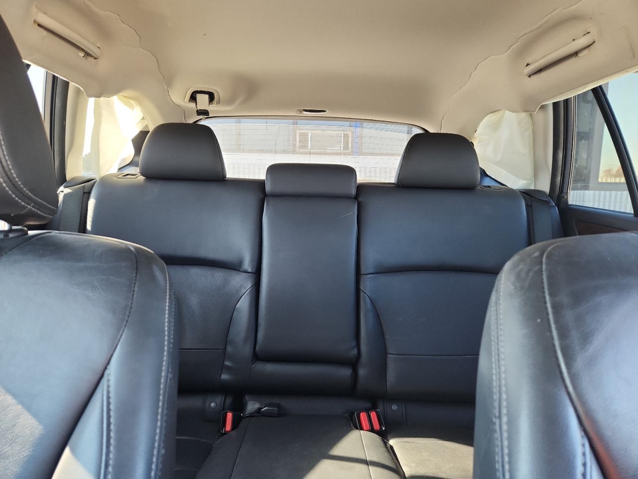 Subaru Outback 2.5i Limited Image 11