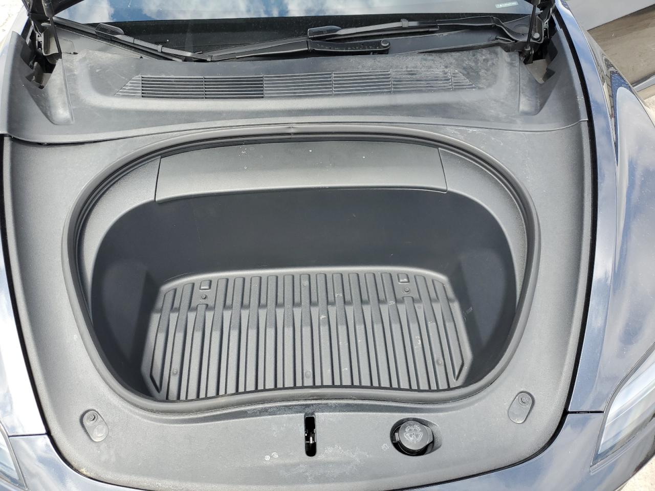 Tesla Model 3 Image 12