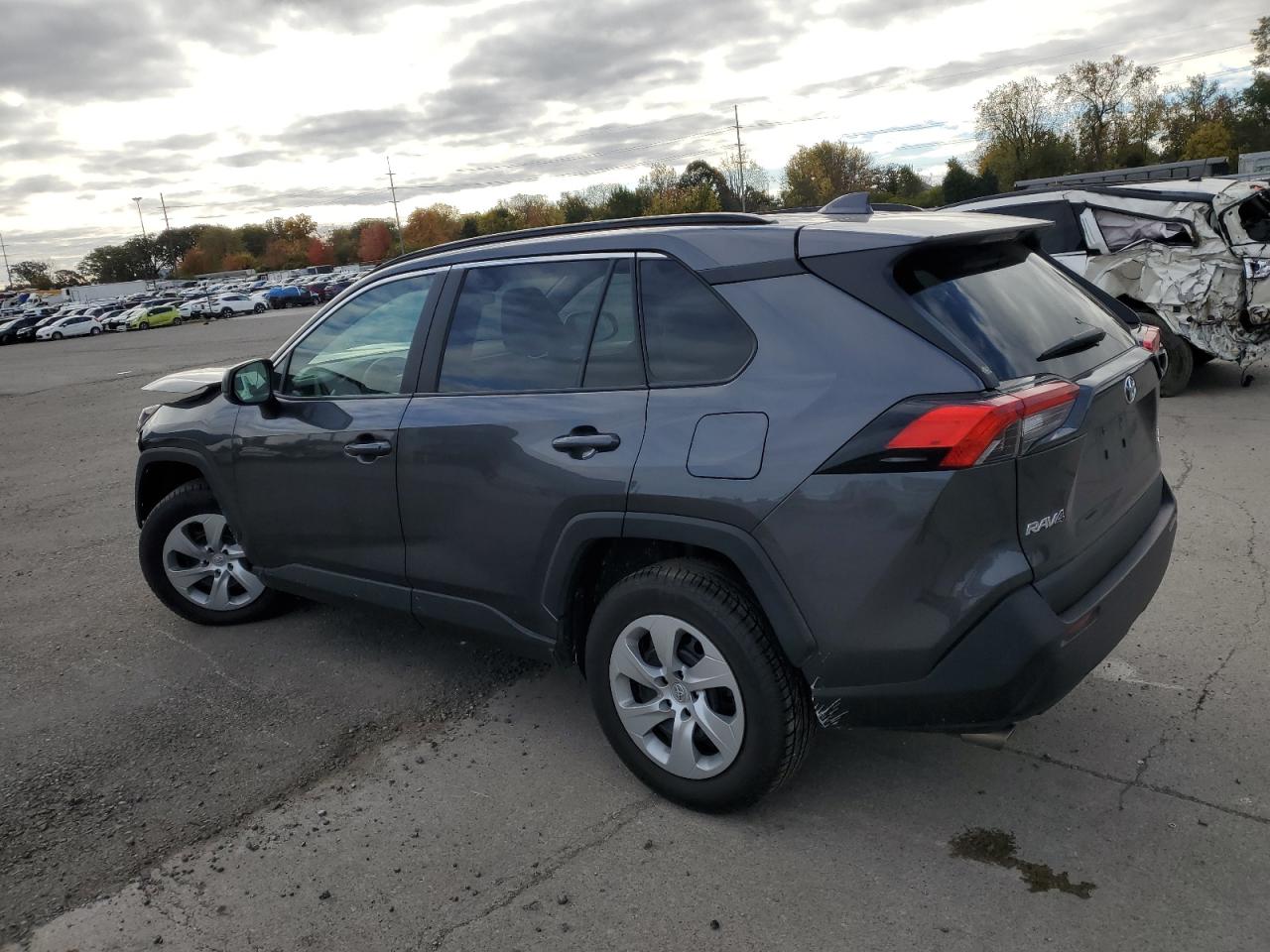 Toyota RAV4 Le Image 2