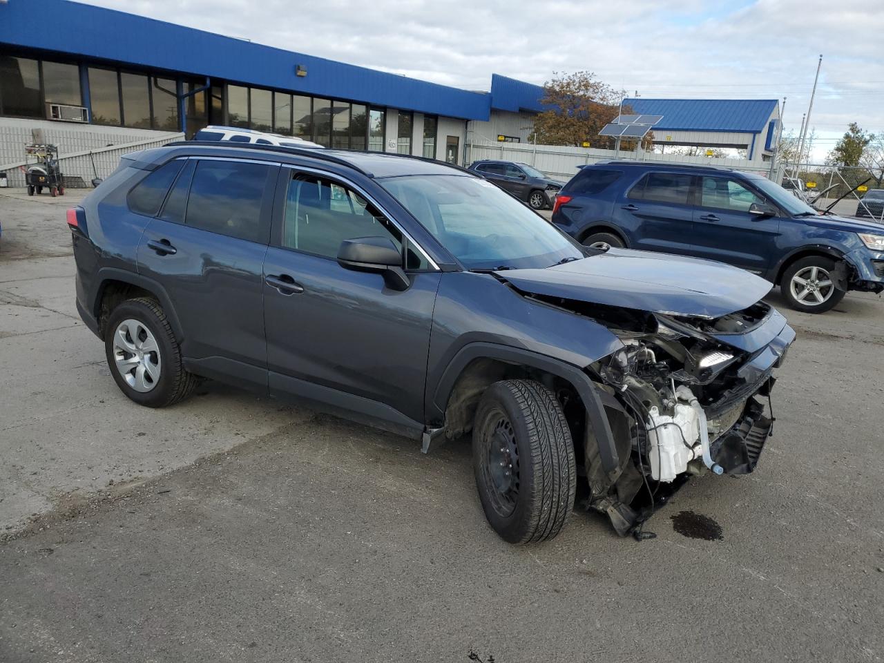 Toyota RAV4 Le Image 3