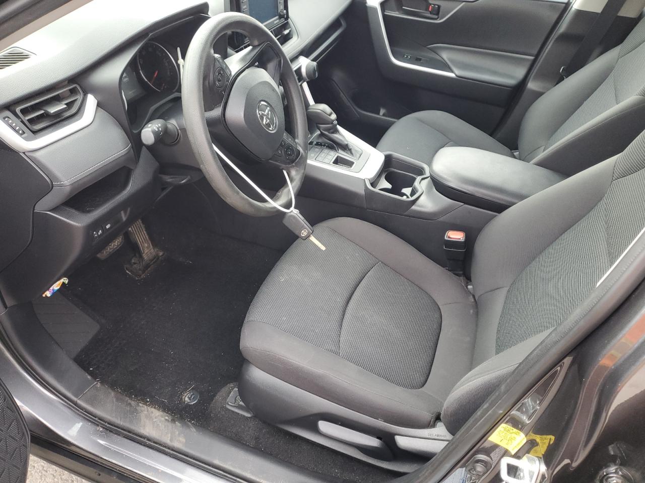 Toyota RAV4 Le Image 13