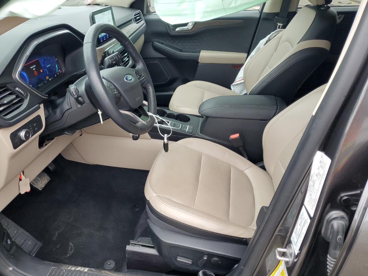 Ford Escape Titanium Image 14