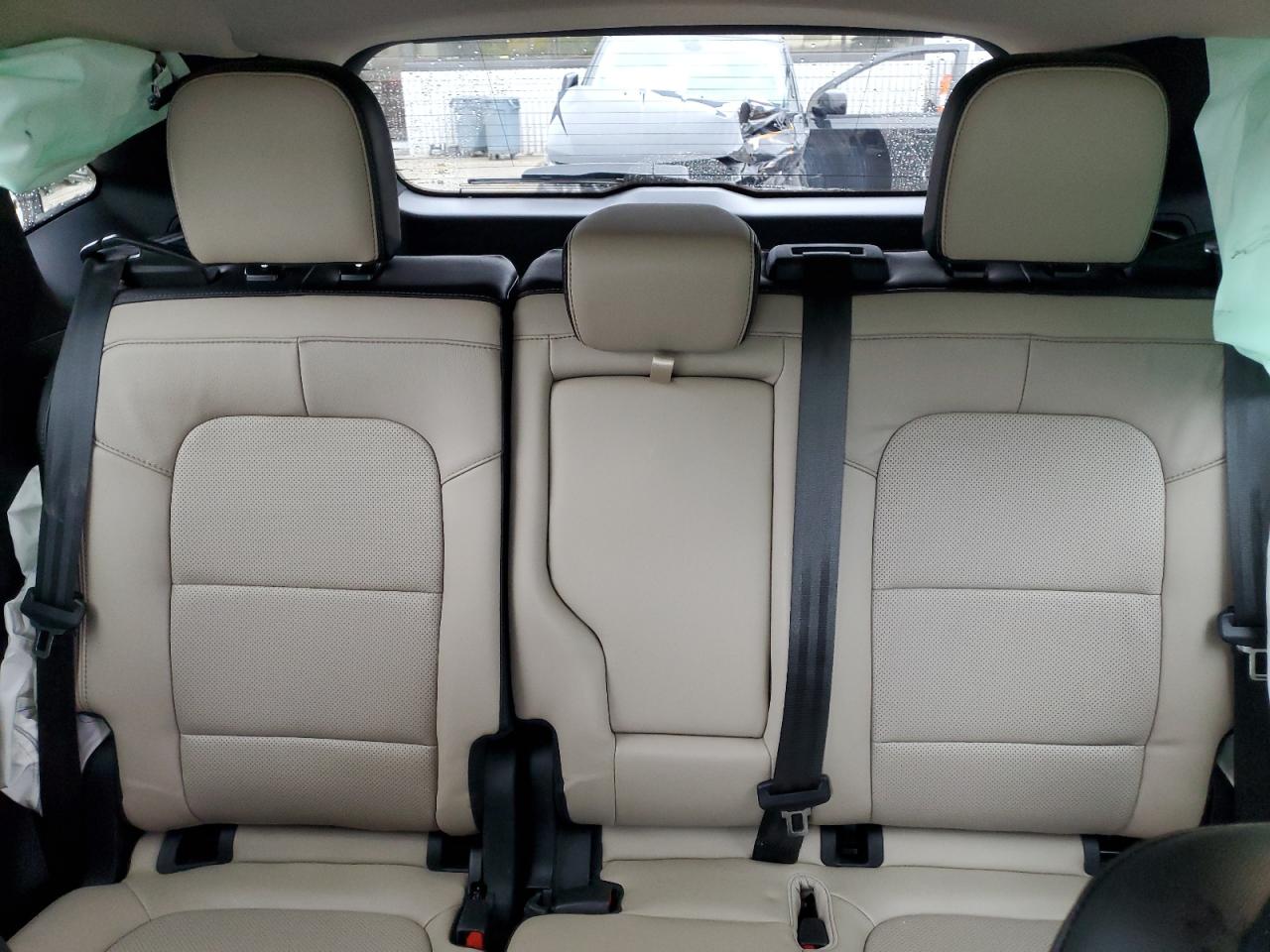 Ford Escape Titanium Image 7