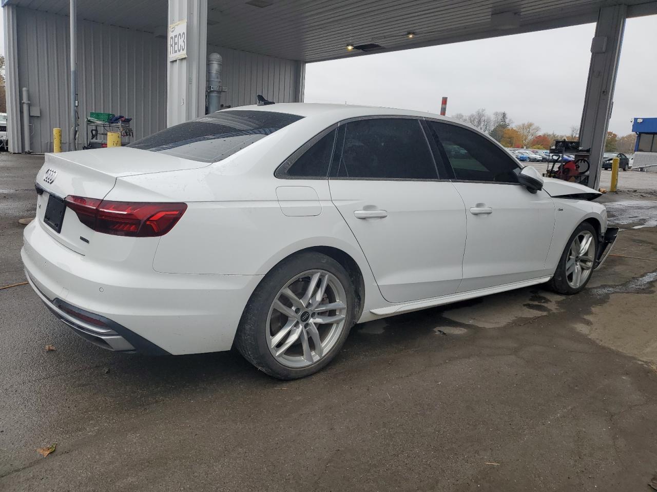 Audi A4 Premium Plus 45 Image 2
