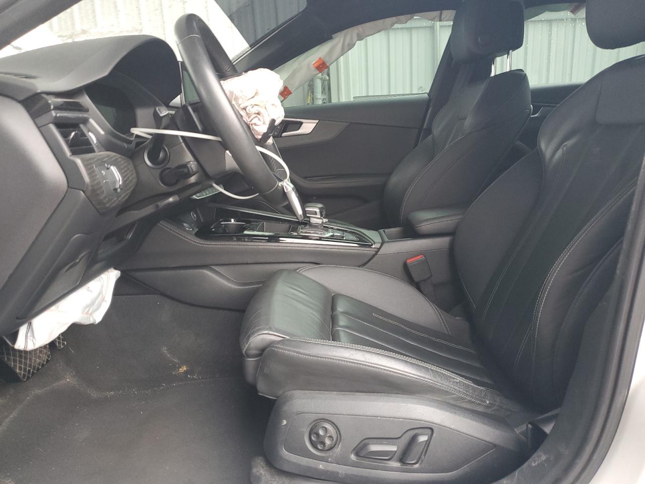 Audi A4 Premium Plus 45 Image 6