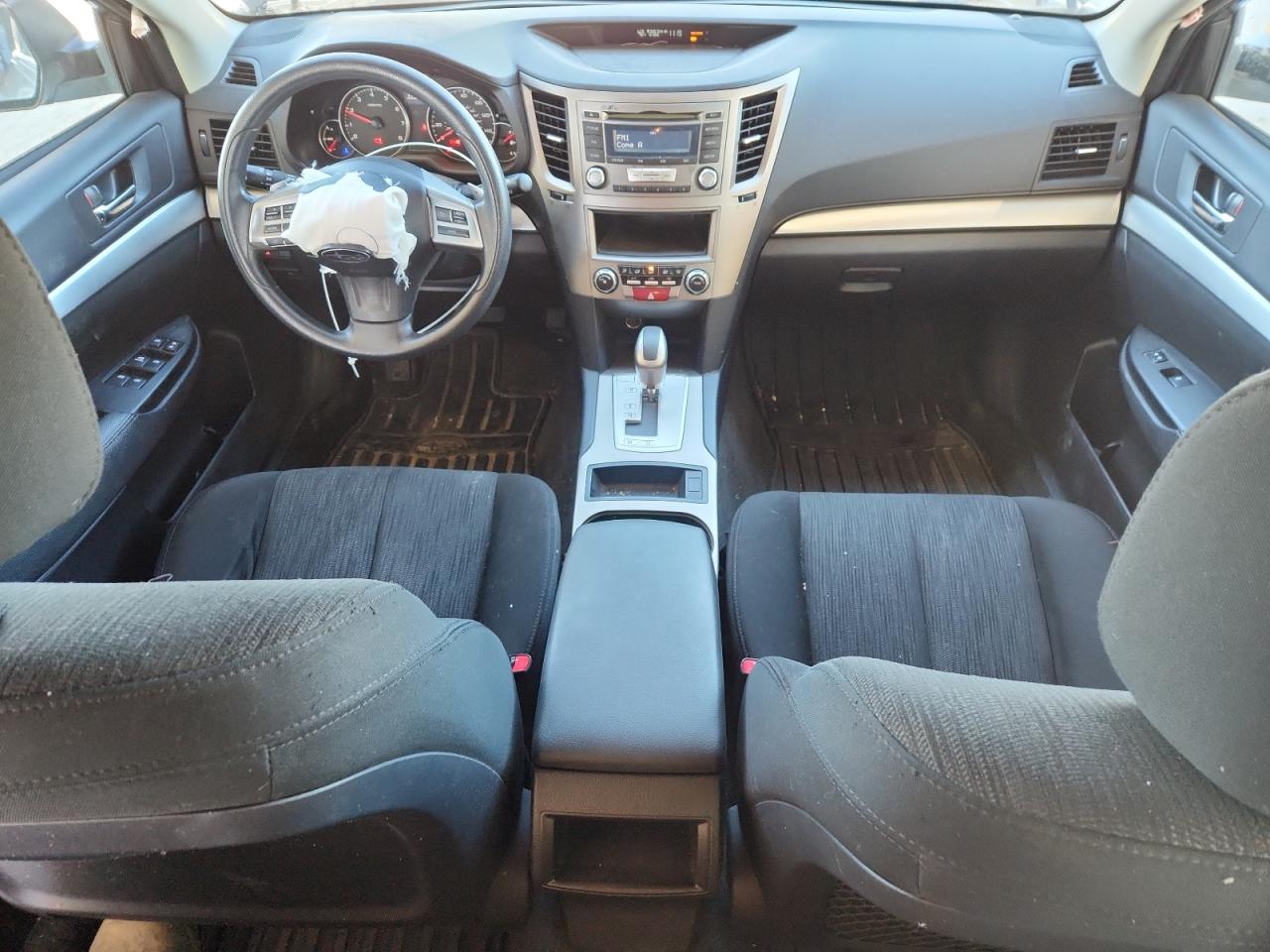 Subaru Outback 2.5i Image 10