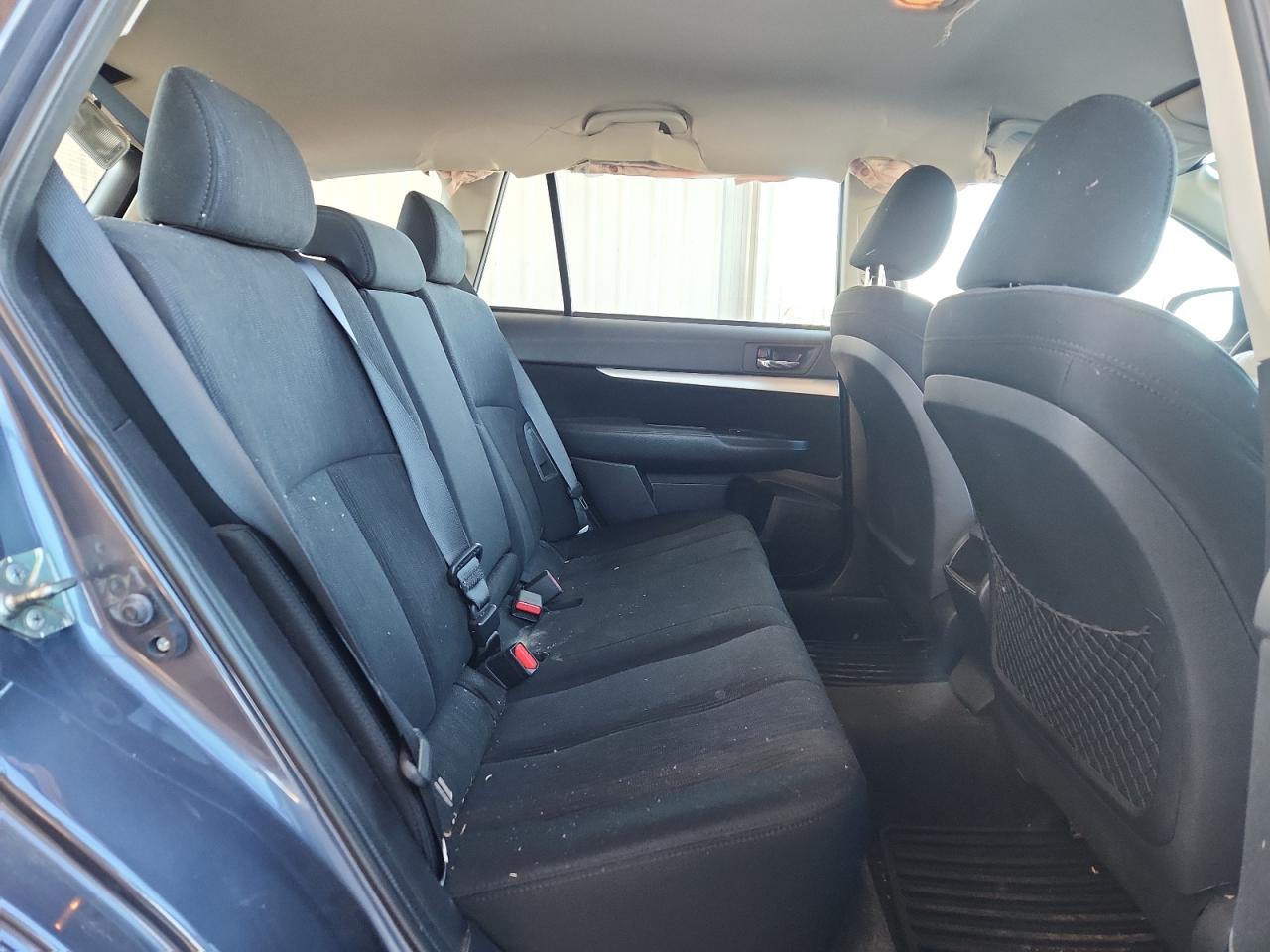 Subaru Outback 2.5i Image 11