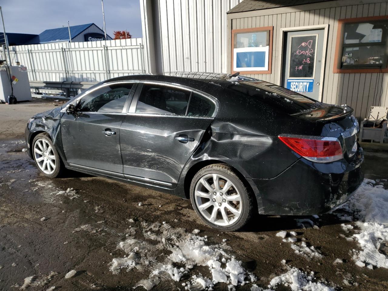 Buick LaCrosse Touring Image 3
