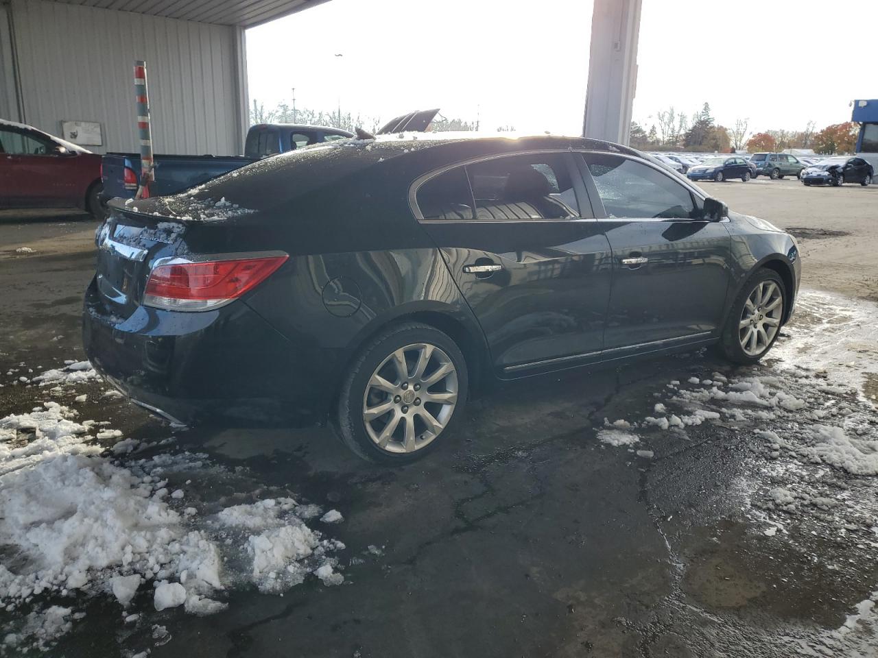 Buick LaCrosse Touring Image 2