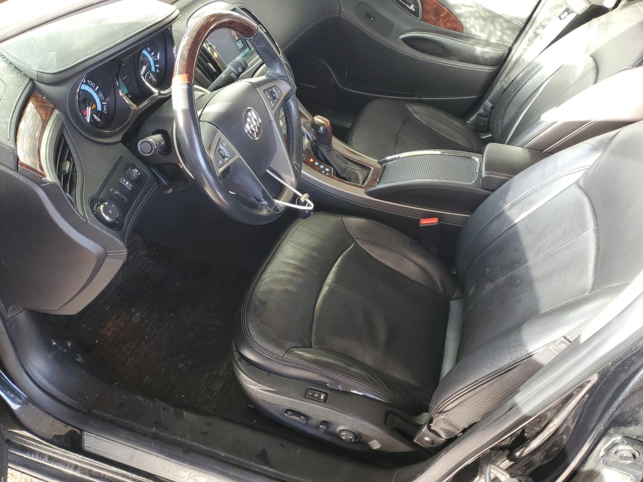 Buick LaCrosse Touring Image 5