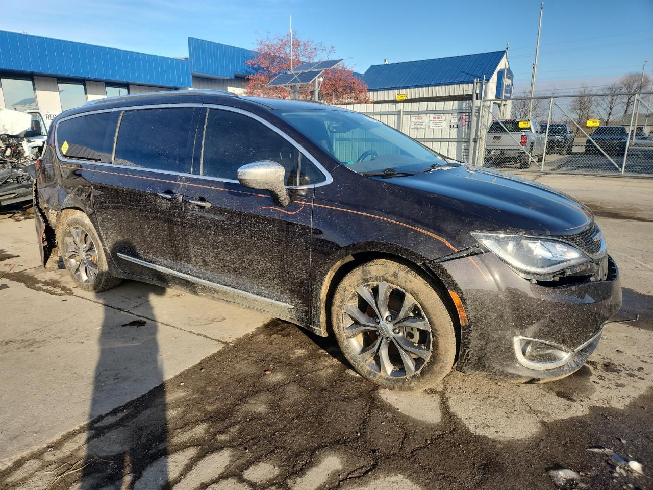 Chrysler Pacifica Limited Image 2