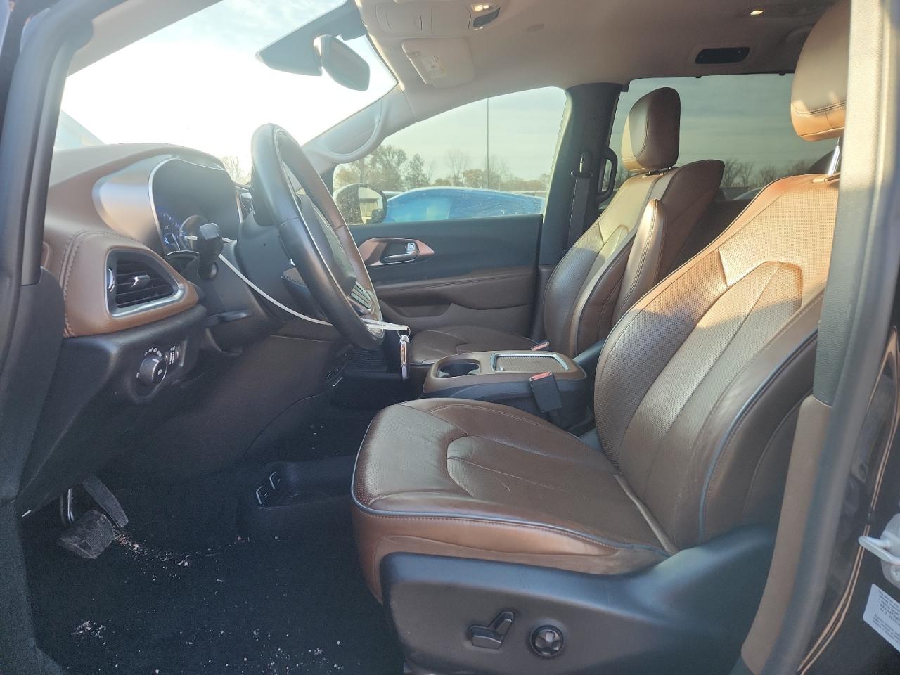 Chrysler Pacifica Limited Image 5