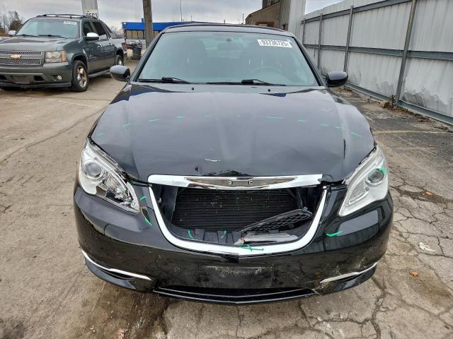 Chrysler 200 Touring Image 2
