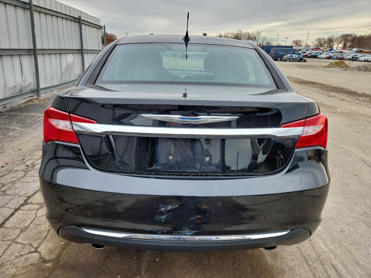 Chrysler 200 Touring Image 3