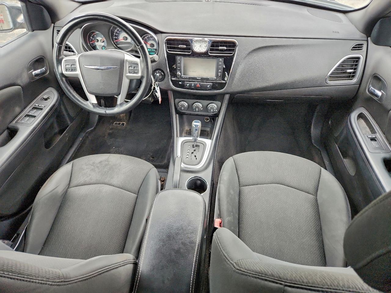 Chrysler 200 Touring Image 7