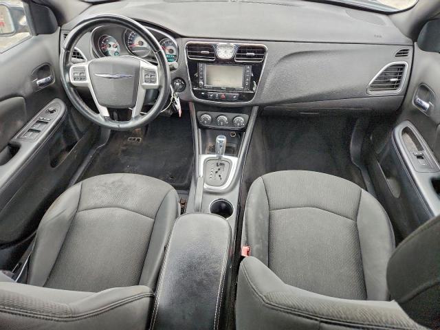 Chrysler 200 Touring Image 7