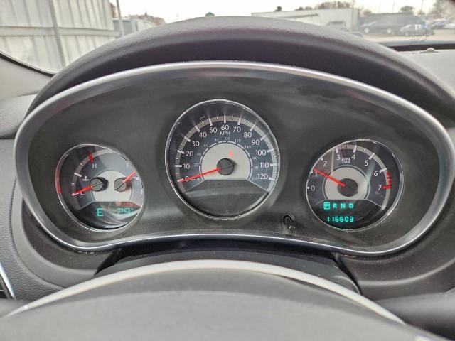 Chrysler 200 Touring Image 8