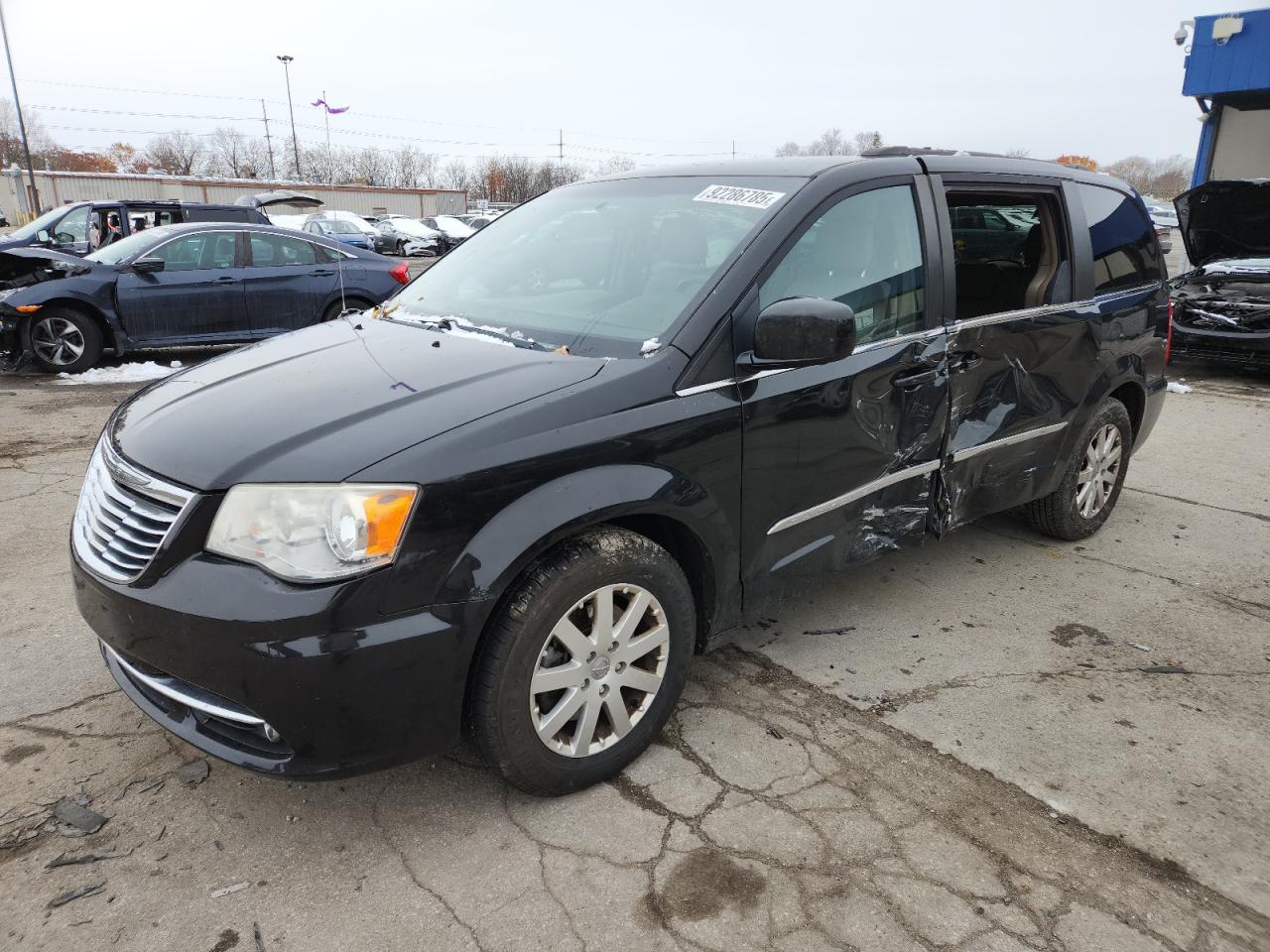 Chrysler Minivan Touring Image 1