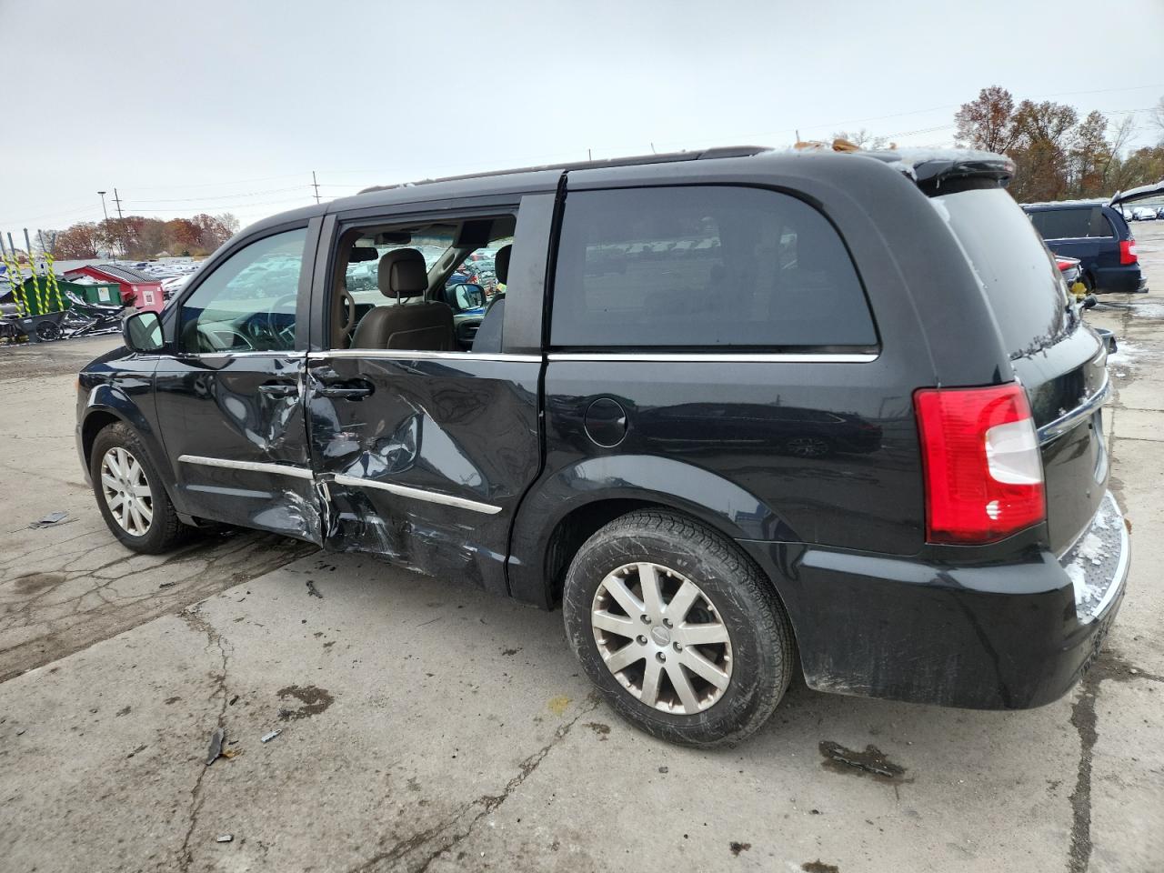 Chrysler Minivan Touring Image 10