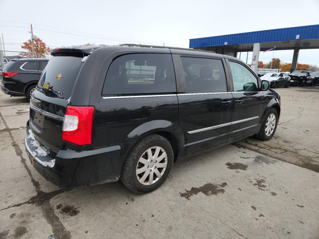 Chrysler Minivan Touring Image 3