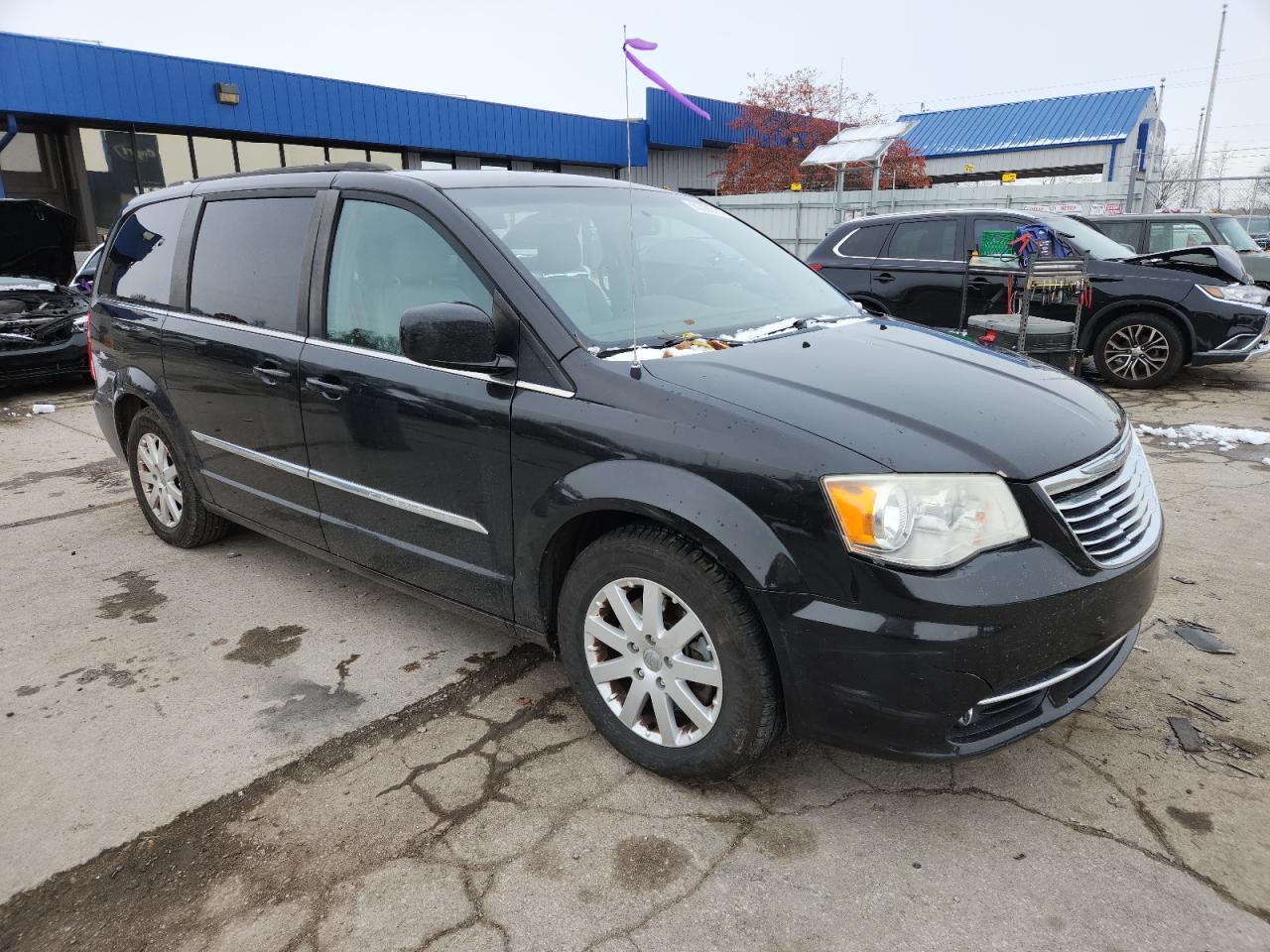 Chrysler Minivan Touring Image 2