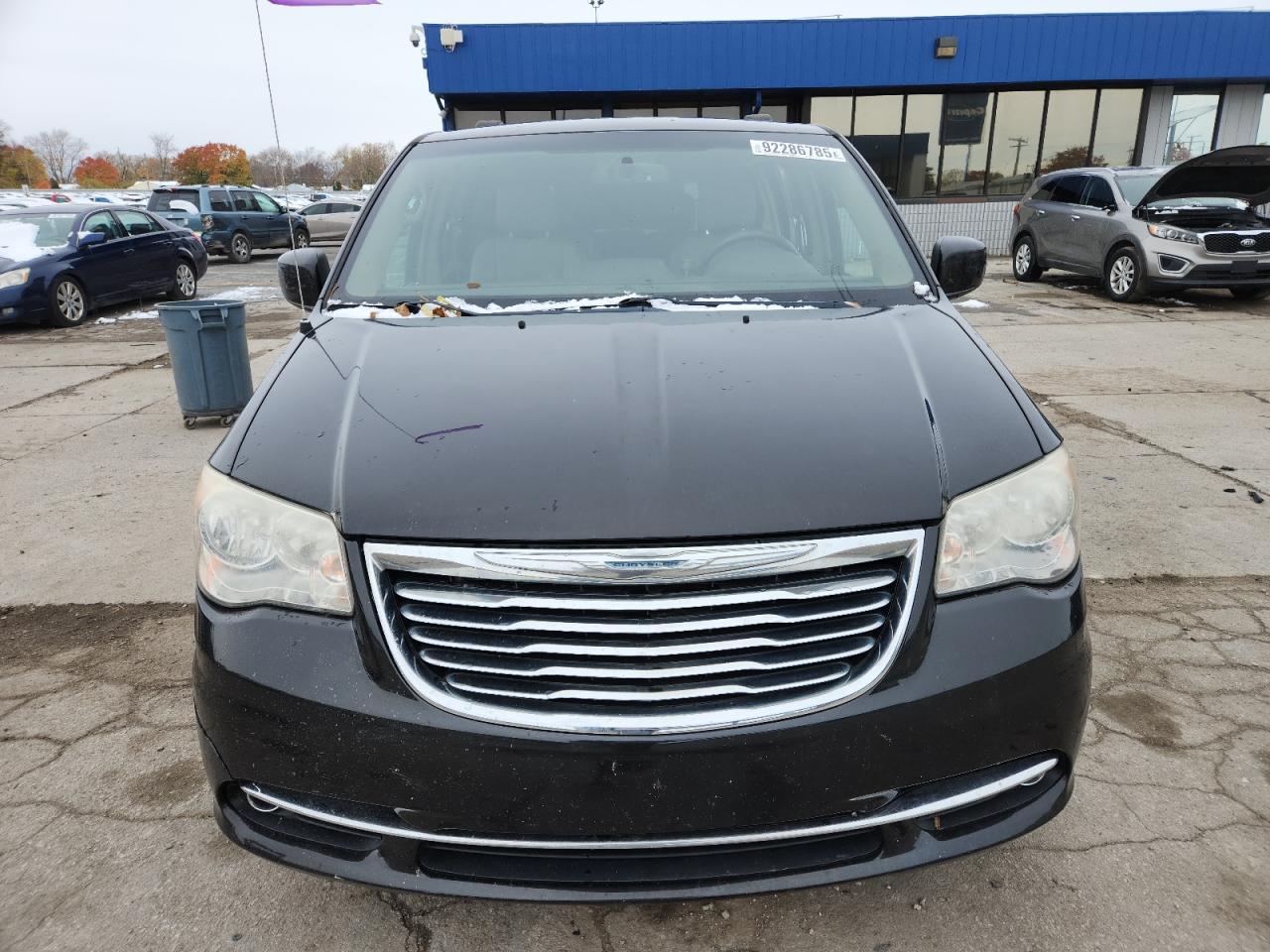 Chrysler Minivan Touring Image 9