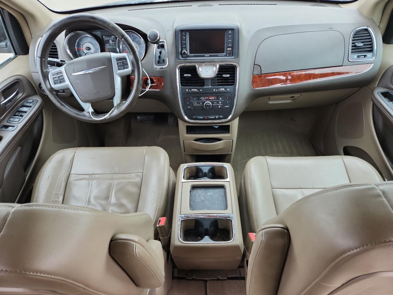 Chrysler Minivan Touring Image 11