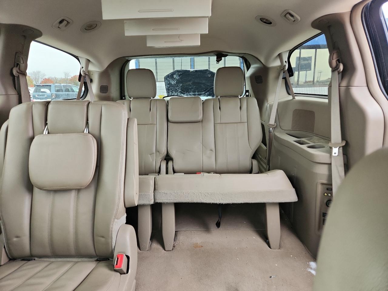 Chrysler Minivan Touring Image 12