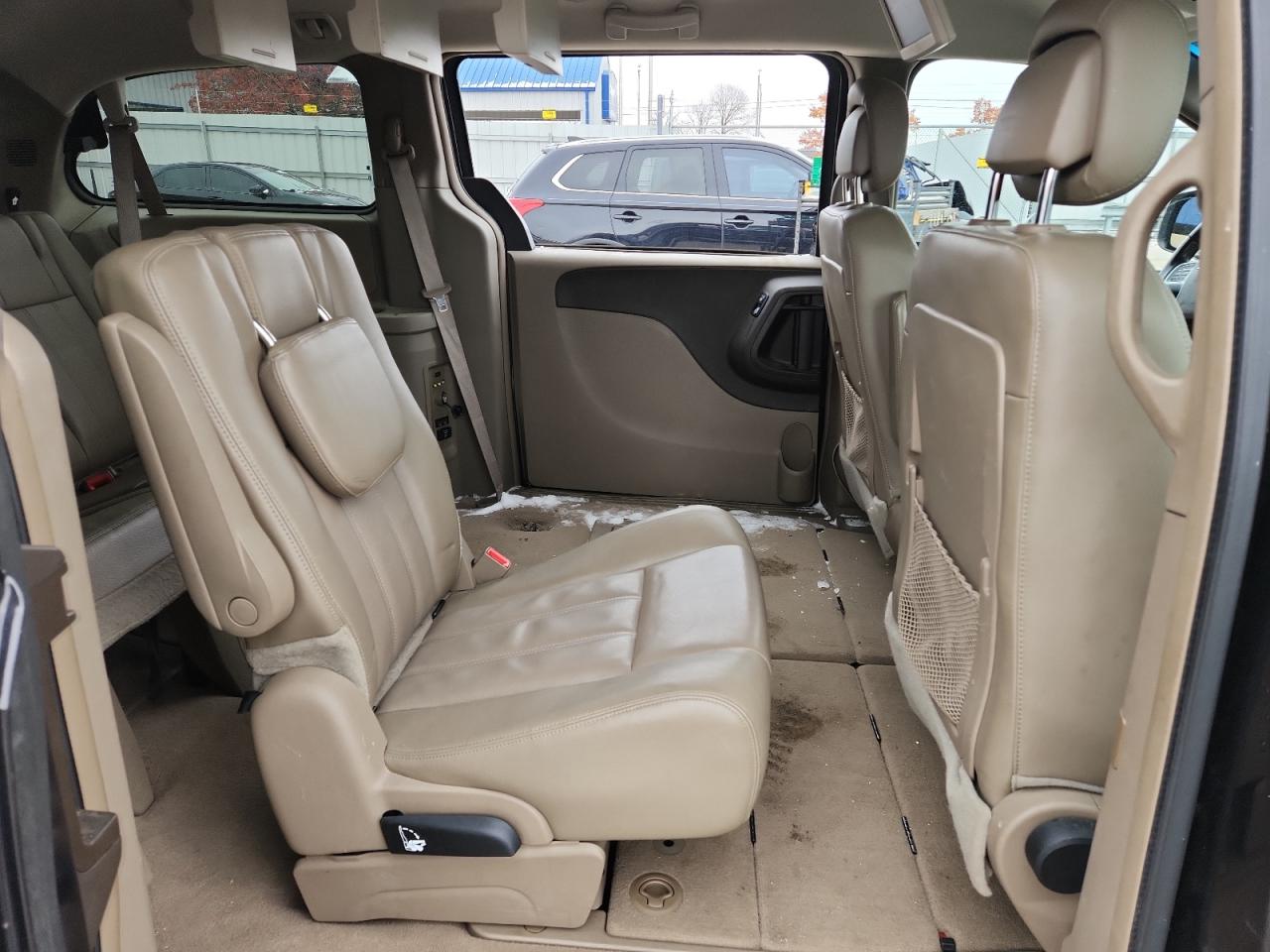 Chrysler Minivan Touring Image 13